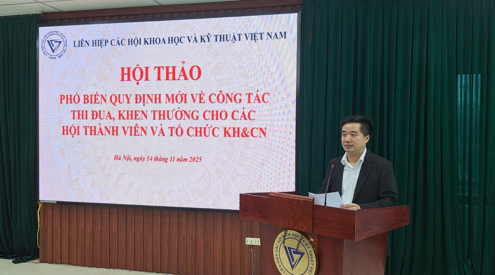 Phổ[-]biến[-]quy[-]định[-]mới[-]về[-]công[-]tác[-]thi[-]đua,[-]khen[-]thưởng[-]đối[-]với[-]các[-]hội[-]ngành[-]toàn[-]quốc[-]và[-]tổ[-]chức[-]khoa[-]học[-]–[-]công[-]nghệ